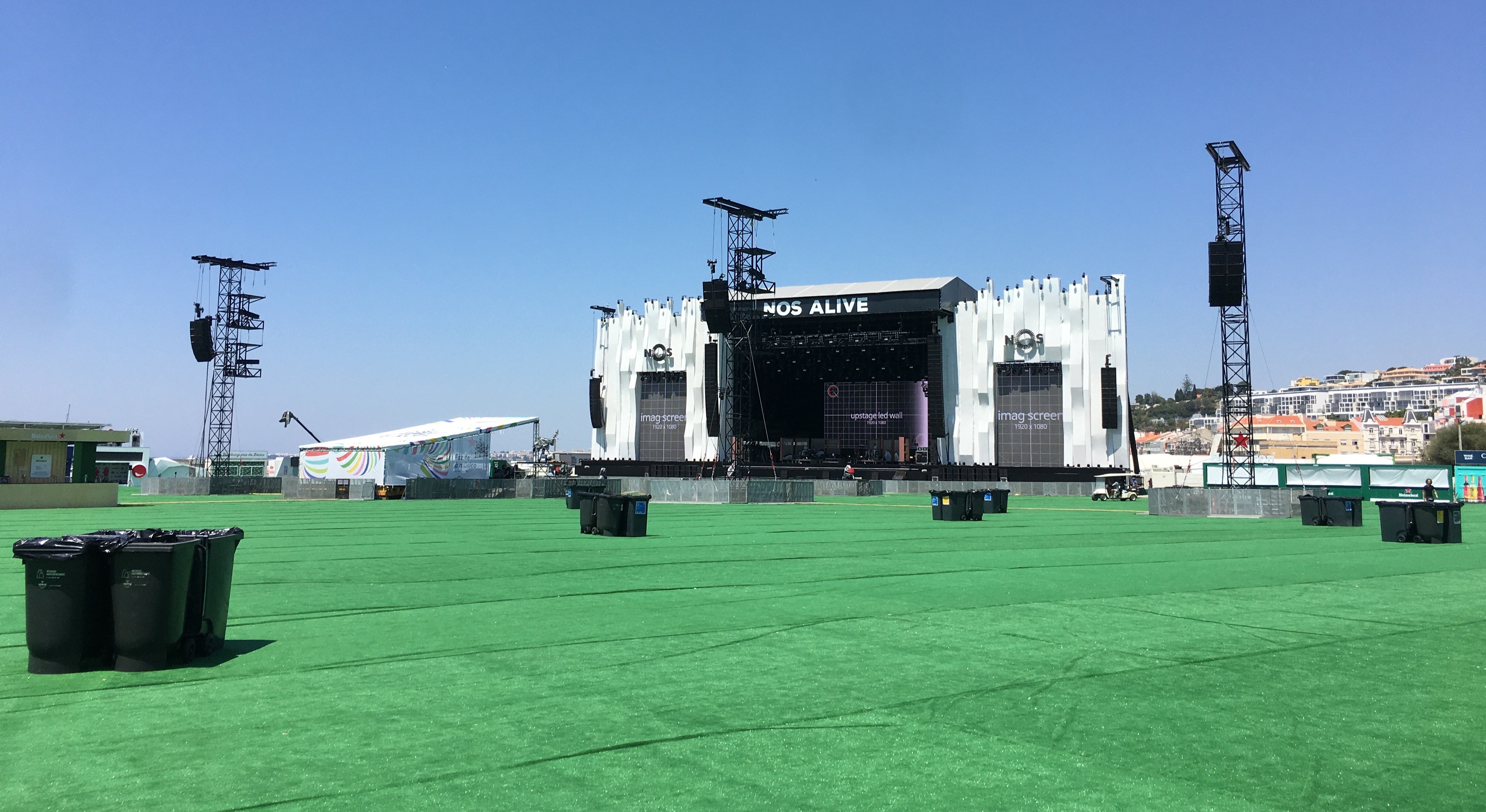Sistema L-Acoustics no palco principal do NOS Alive